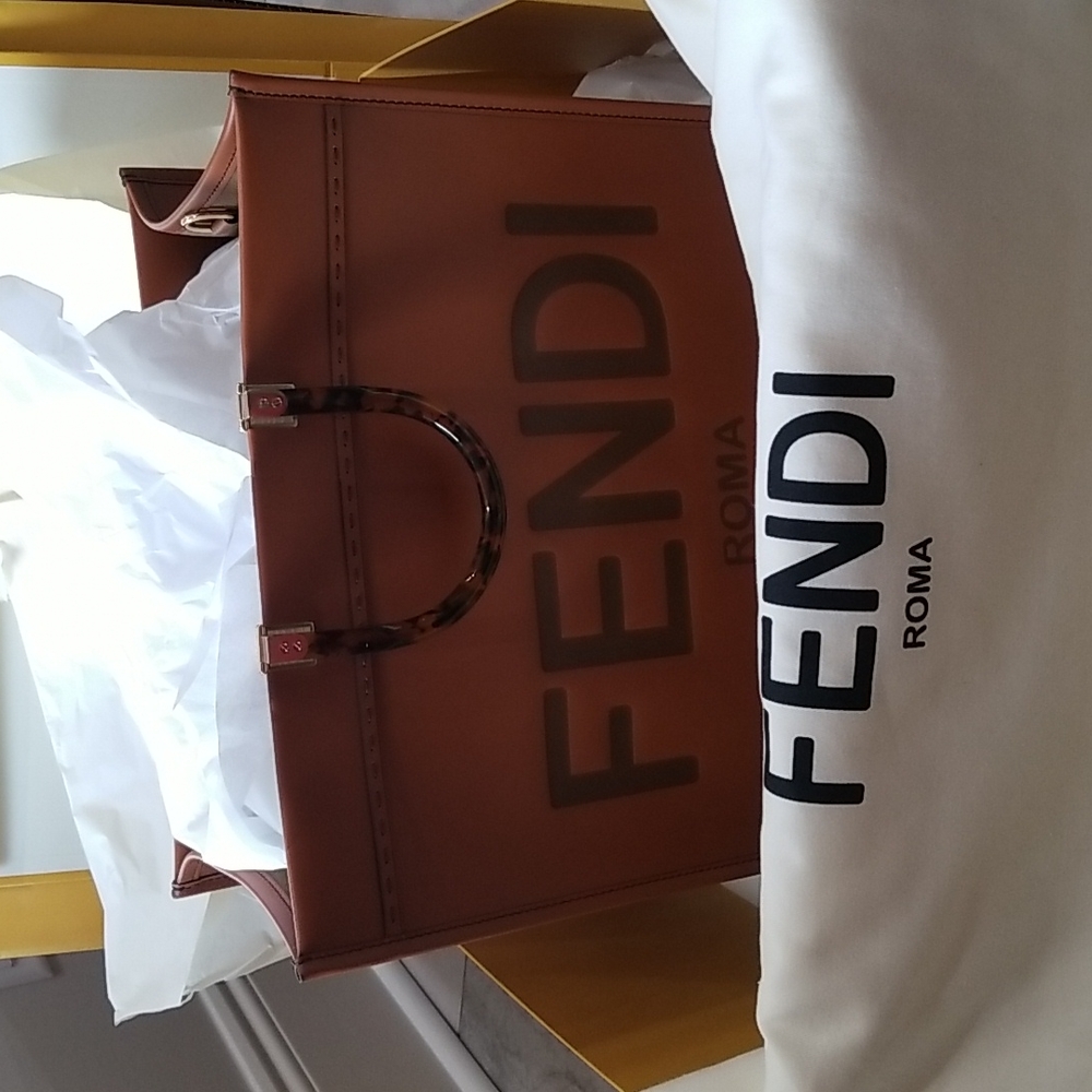 NWT FENDI SUNSHINE TOTE - Picture 6 of 9